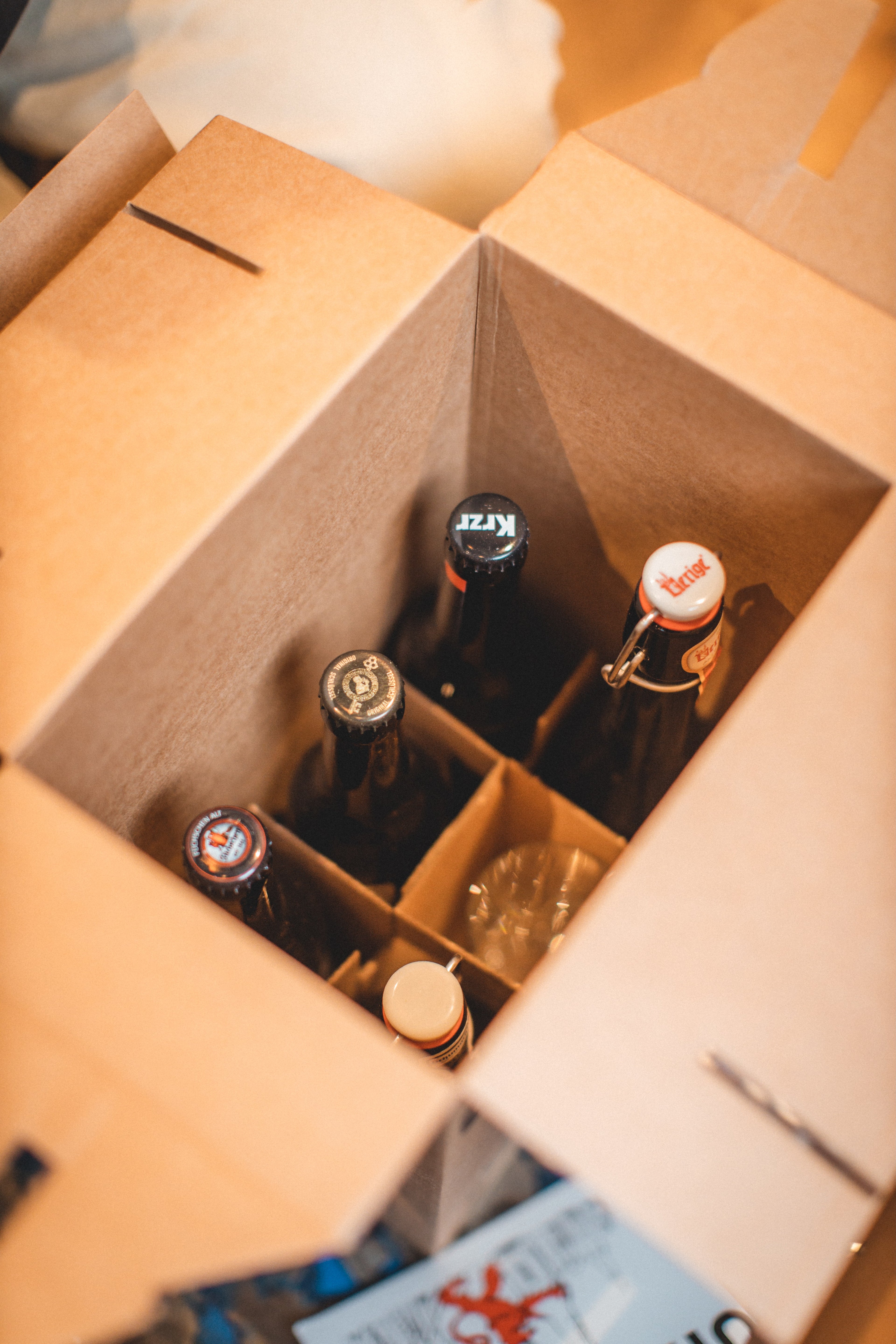 Perfekte Geschenkidee. Altbier Geschenkbox. 5 Biere, 1 Glas, Bierdeckel, Verkostungsbeschreibungen. Biergeschenk