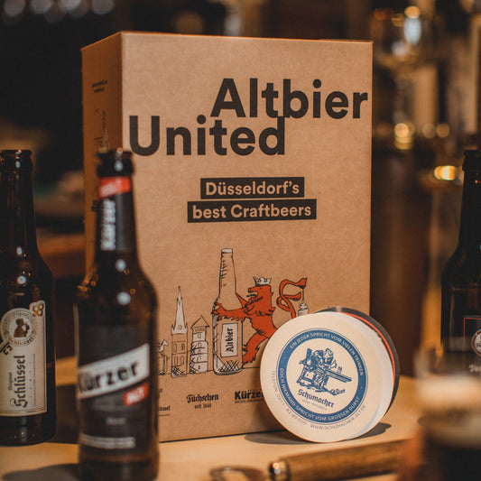 Das perfekte Geschenk für Bierliebhaber. Biergeschenk mit 5 verschiedenen Düsseldorfer Altbieren, einem Altbierglas, passenden Bierdeckeln und einer Verkostungsbeschreibung.